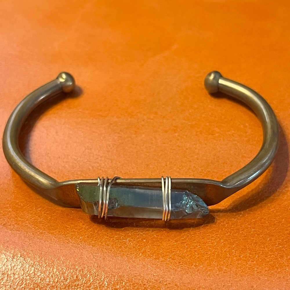 Handmade brass raw quartz crystal bracelet - Picture 5 of 9